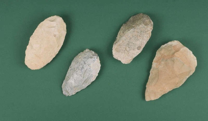 Datei:Eickelkamp 0319 Faustkeile Tunesien.jpg