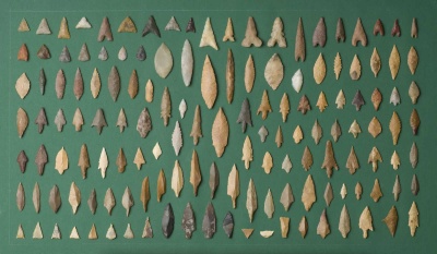 Eickelkamp 0022 8 Vergl Pfeilspitzen Sahara.jpg