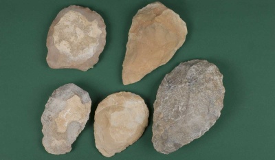 Eickelkamp 0333 Faustkeile Tunesien.jpg